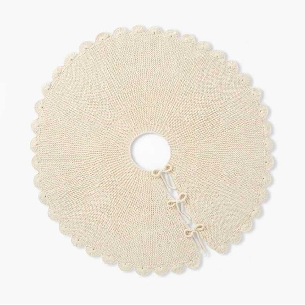 Threshold Studio McGee Scalloped Knit Tree Skirt Cream for Christmas NWOT